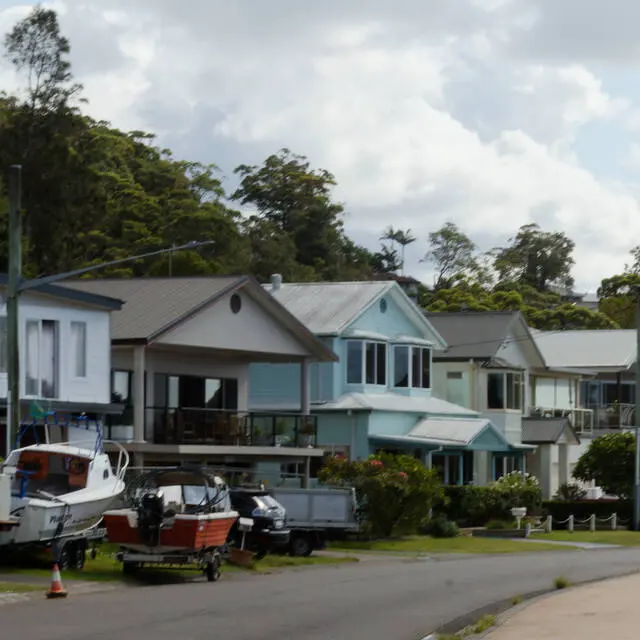Houses along the waterfront on Henderson Rd in Saratoga